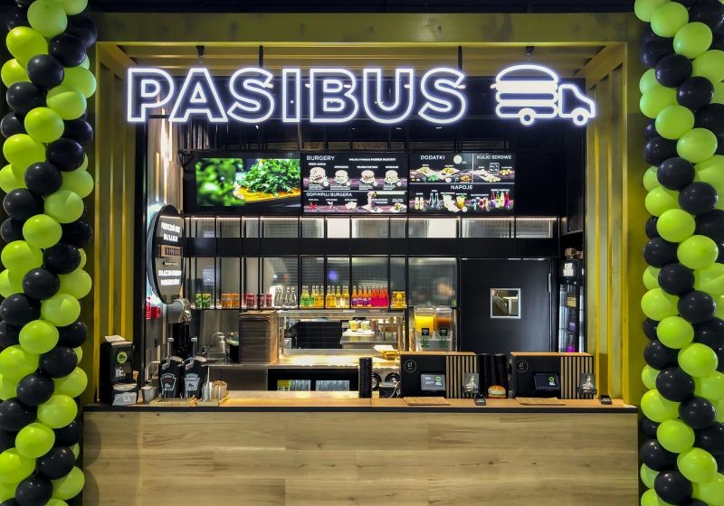 Pasibus serves its iconic burgers at Galeria Młociny in Warsaw