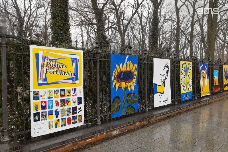 Posters For Ukraine – plakaty artystów z całego świata na wspólnej wystawie STGU i AMS